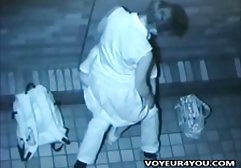 مامان پسر جوان را با Blowjob از خواب بیدار کنید و گریه شبکه سکی کنید