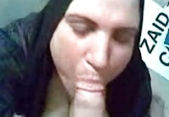 او همسرش مارتین را با همه همسایگان پخش زنده شبکه سکسی خود به اشتراک می گذارد