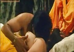 MILF به آنها نشان می دهد که پخش زنده سکس چگونه این کار انجام شده است