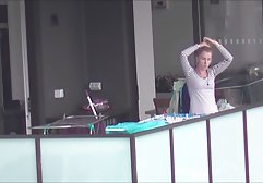 MILF سکسی با بدن شگفت انگیز کانال تلگرام سیکس تغذیه بیدمشک